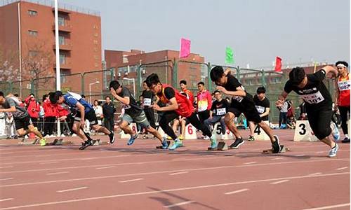 在某学校举行的田径运动会上_在学校田径运动会1000m比赛中